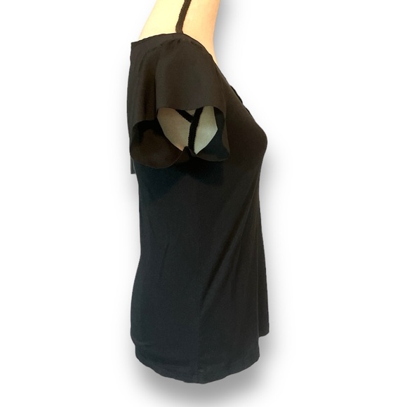 Gap black flowy sleeves top - Picture 2 of 10